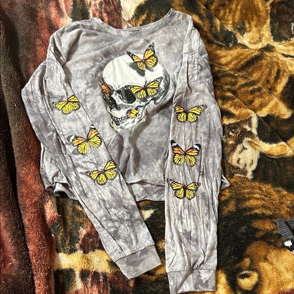 Rue21 Tops - Rue21 Gray Skull and Butterfly Crop Top